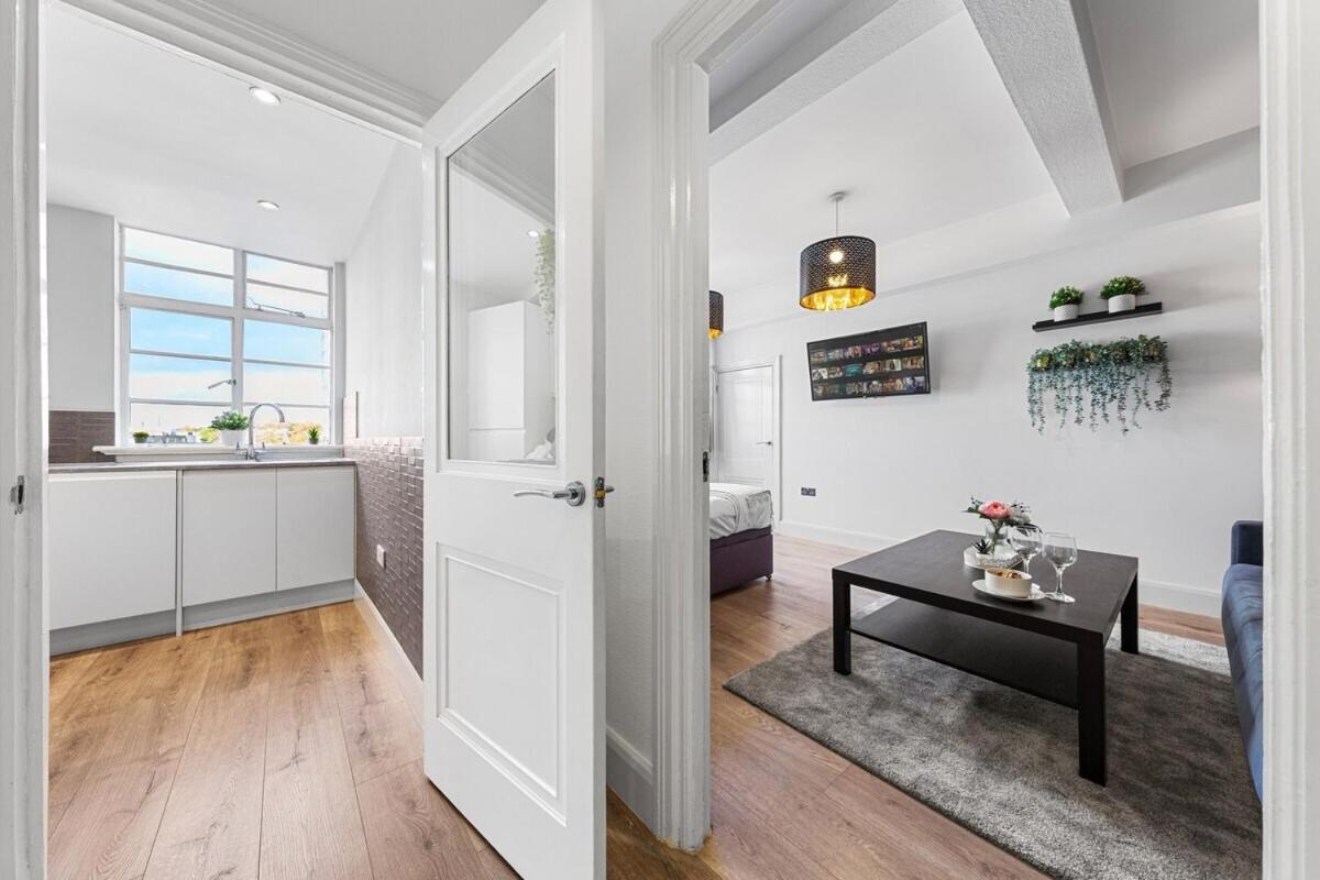 Central London Luxury, Relaxing Apartment! 2 Mins From Paddington Station! Стая снимка